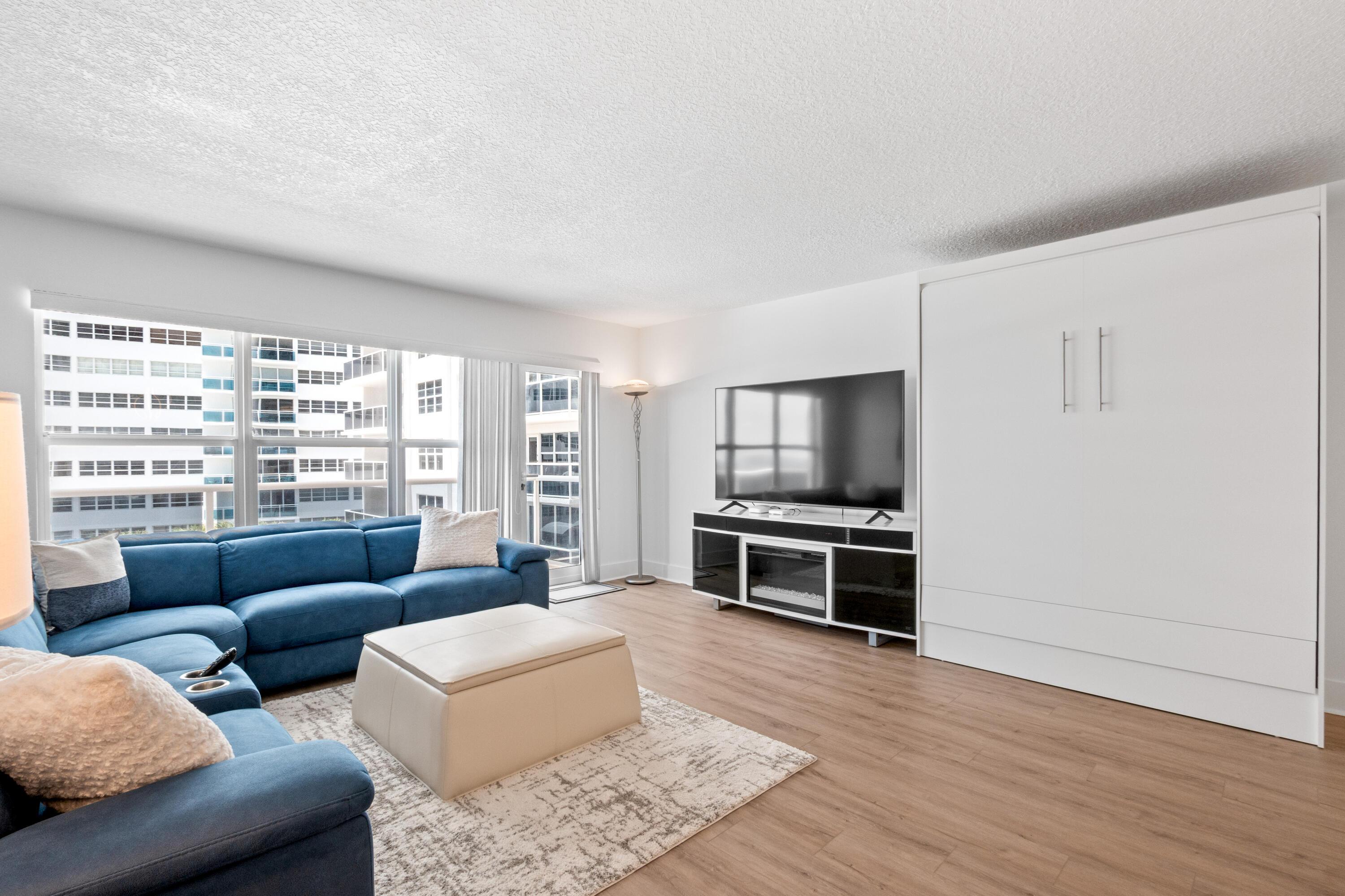 Image 4: LR:Murphy Bed