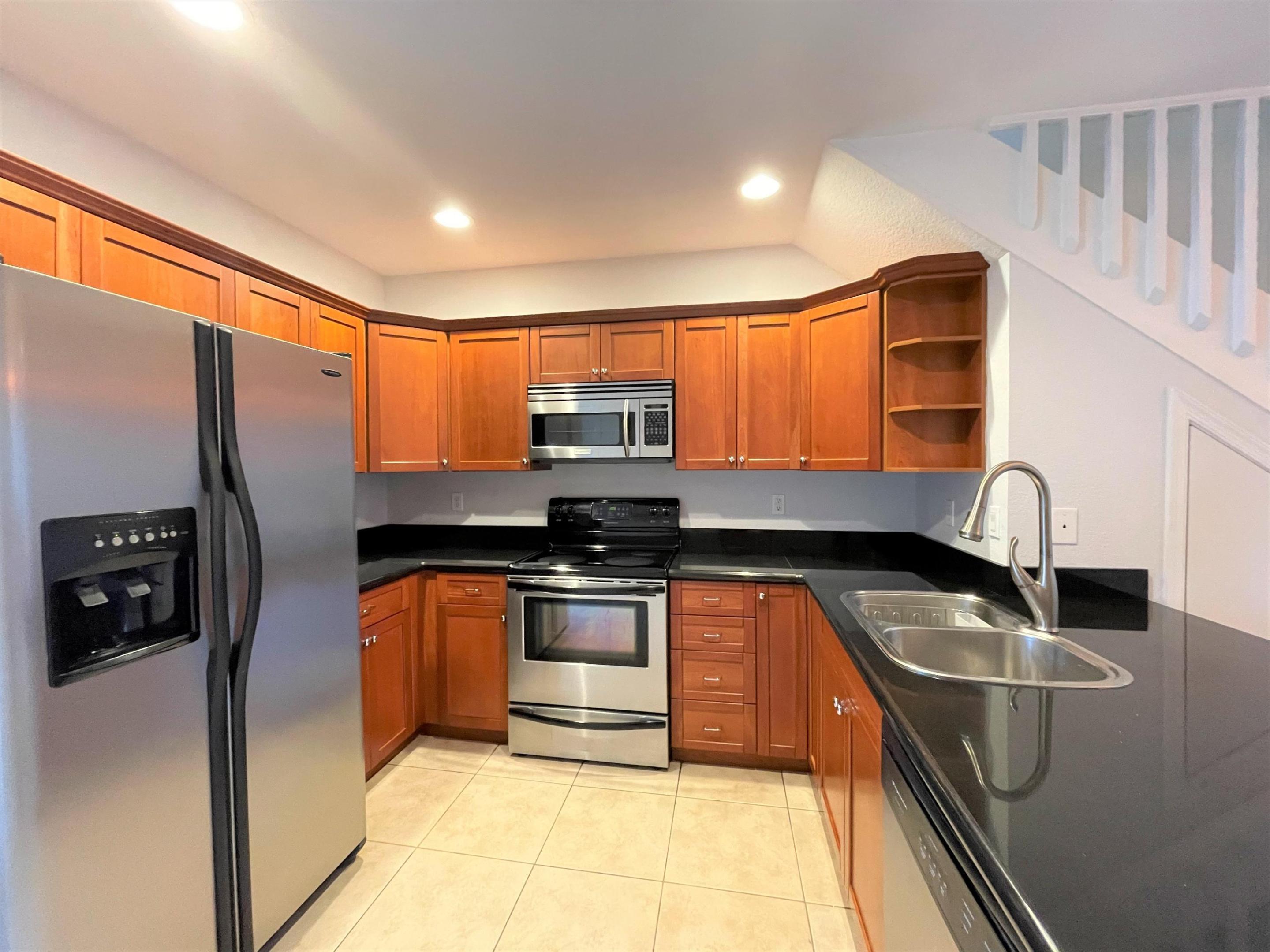 Image 3: kitchen