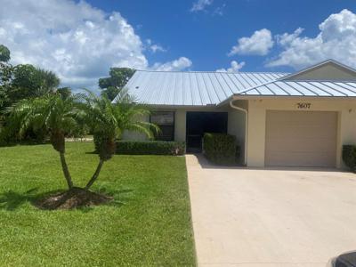7607 SE Sugar Sand Circle
