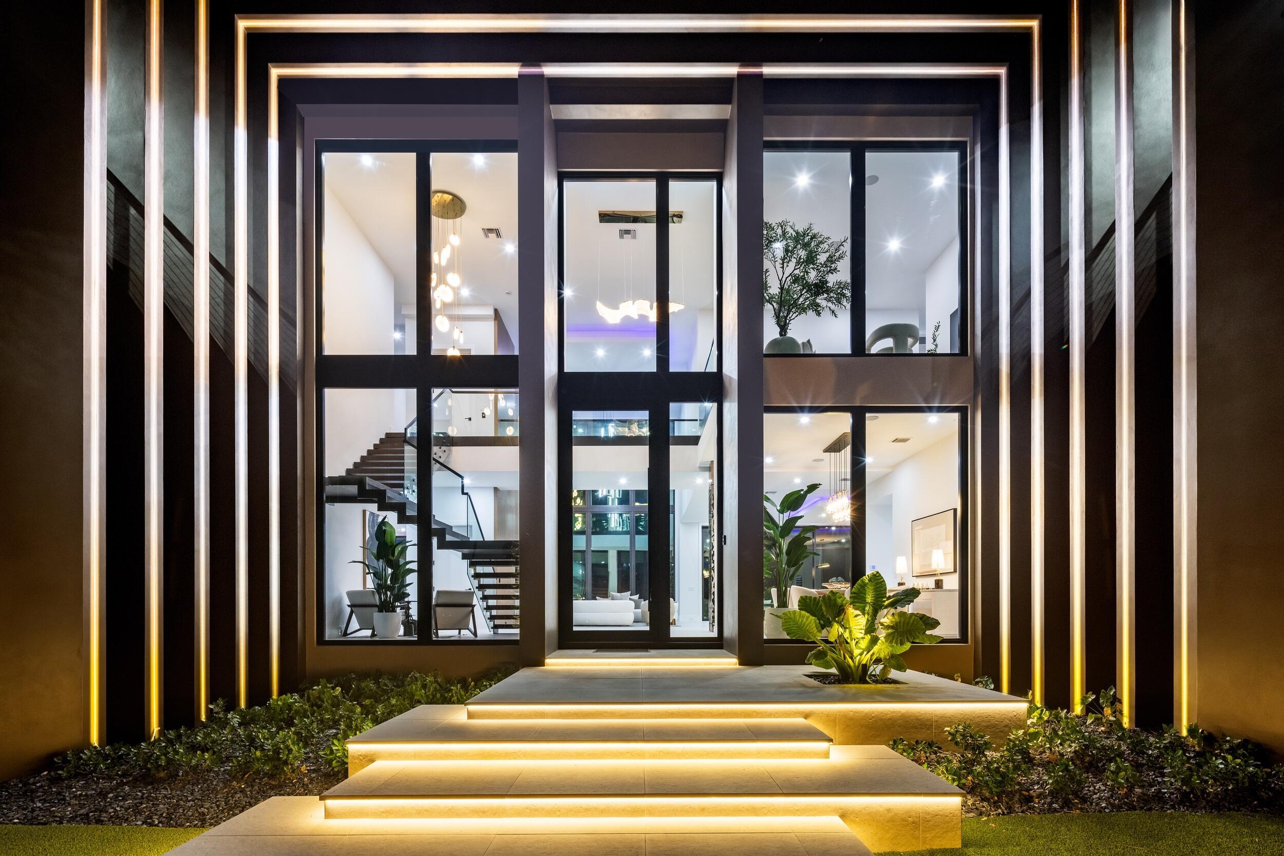 Image 4: Twilight Exterior 6