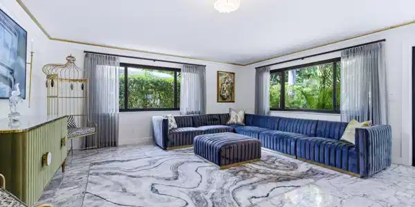Image 4: Livingroom Facing Windows