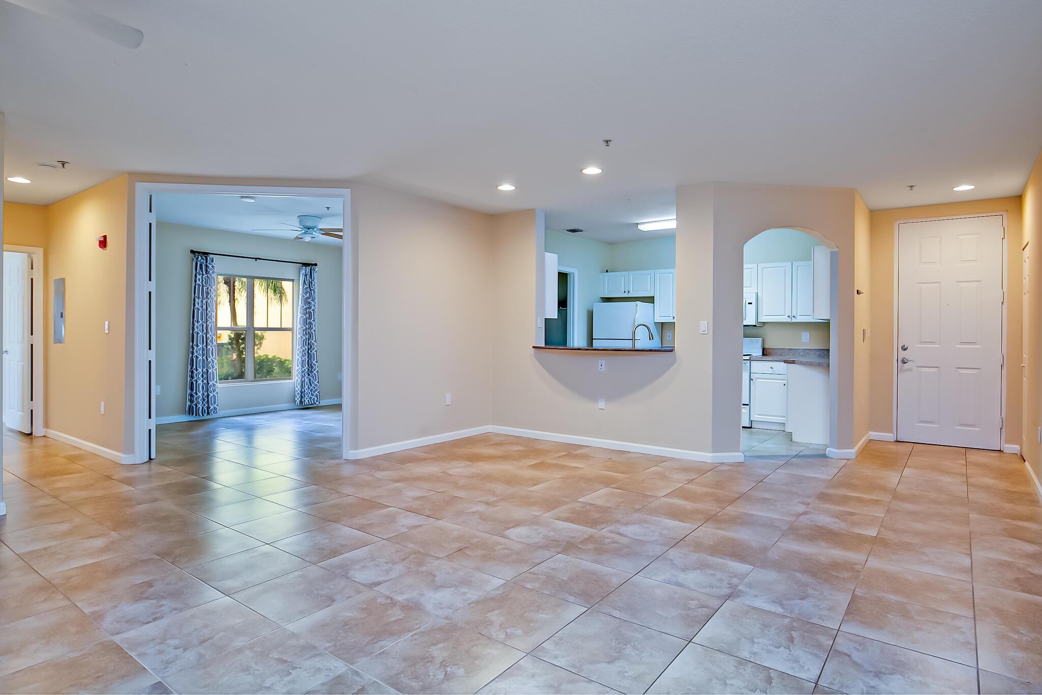 Image 4: 5015 Fairways CIR 107