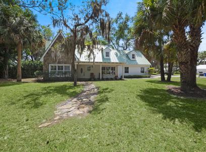 865 SW Magnolia Bluff Drive