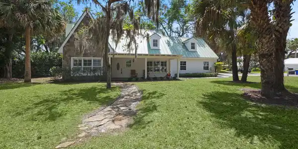 865 SW Magnolia Bluff Drive