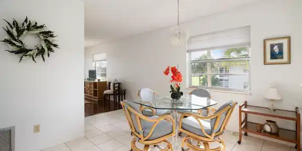 Image 3: spacious bright