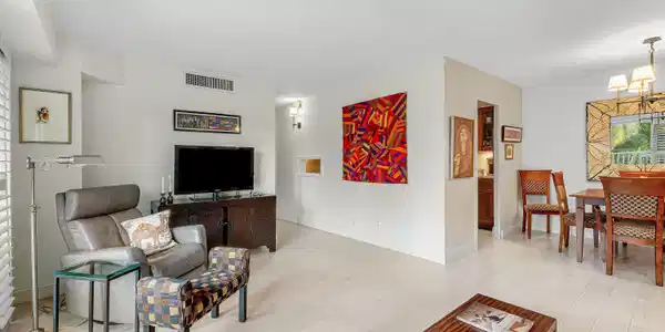 Image 4: 003 Living space