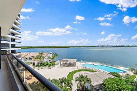 100 Lakeshore Drive