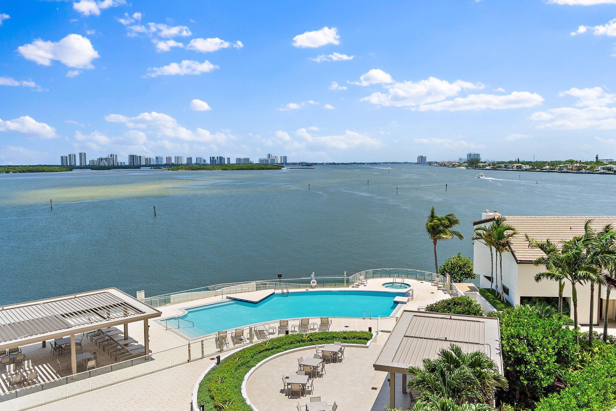 Image 2: 100 Lakeshore #457