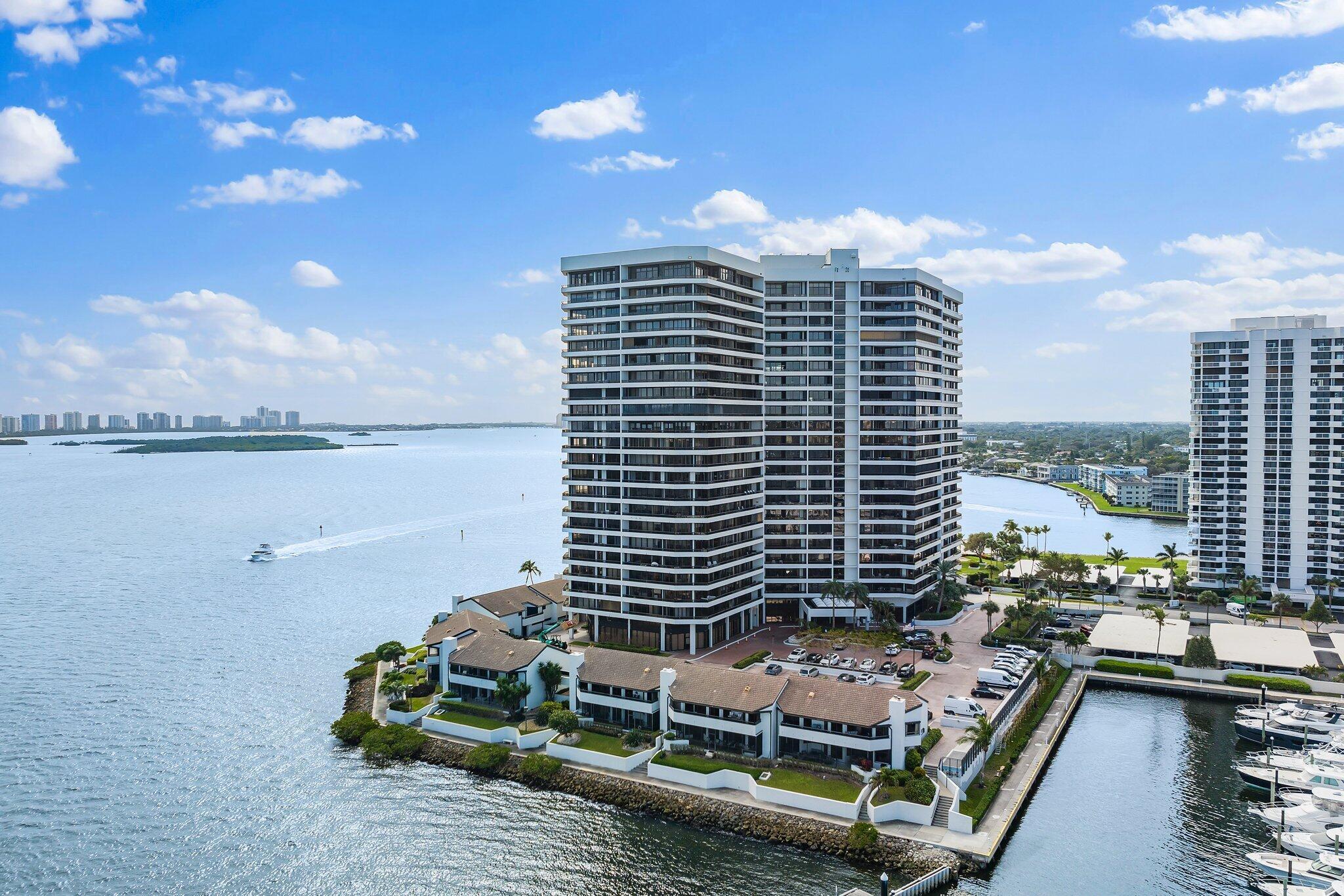 Image 3: 100 Lakeshore Drive #457