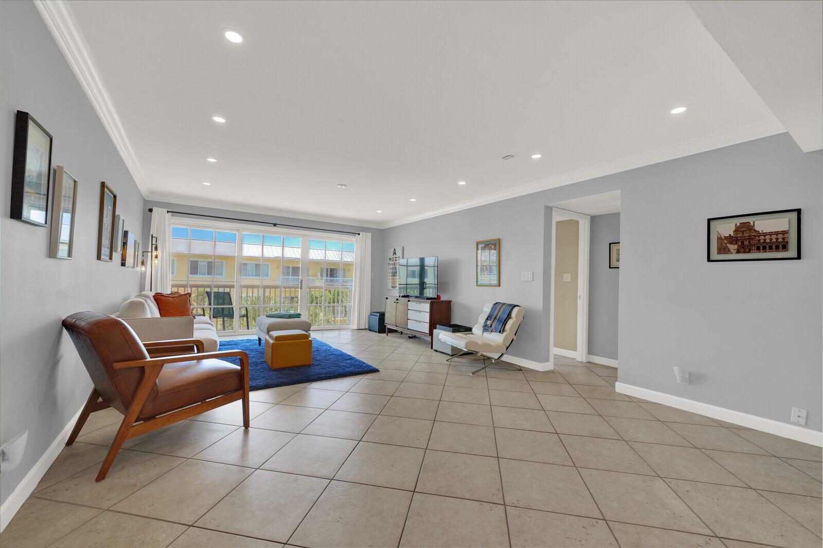 Image 2: Living Room