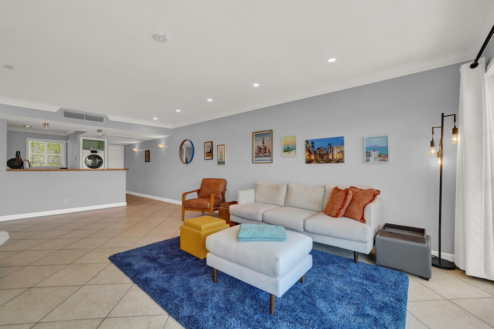 Image 3: Living Room