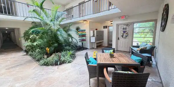 Image 4: ENTRY COURTYARD