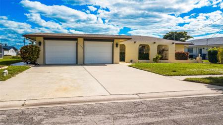 4554 Vinewood Cir
