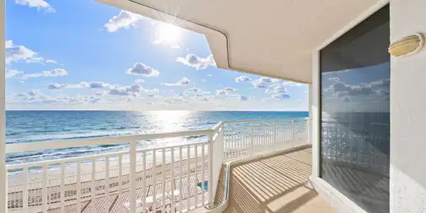 Image 4: Balcony