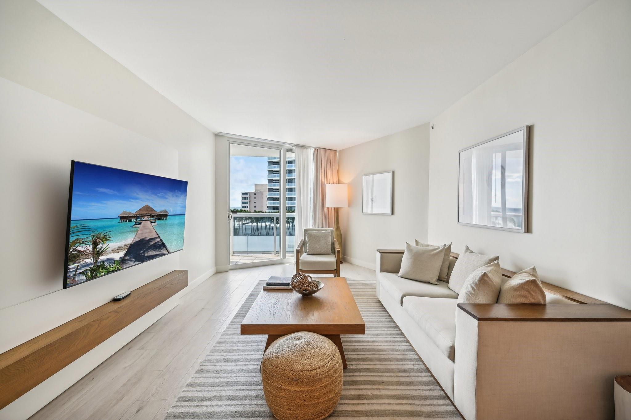 Image 3: Living Room