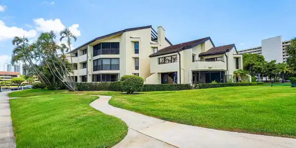 Image 2: 055-1125MarineWayEast-J3L-NorthPalmBeach