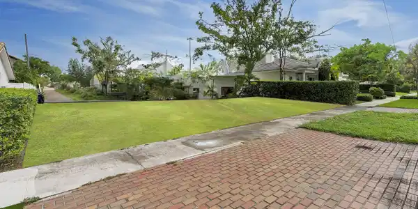 Image 2: 75ft wide- oversized lot 9,375