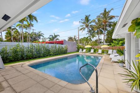 1123 N Lakeside Drive