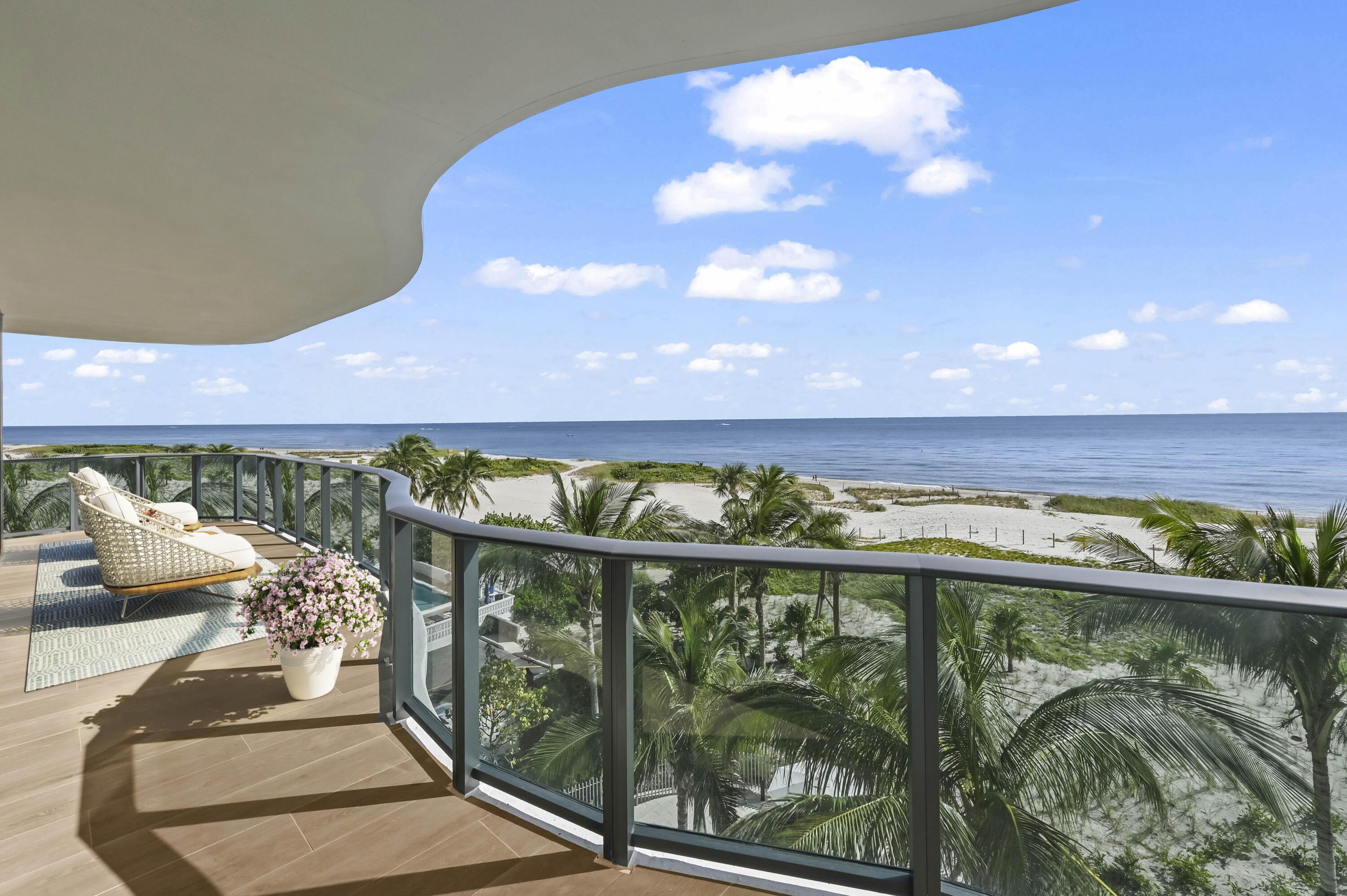Image 2: 44 Balcony 08_VS