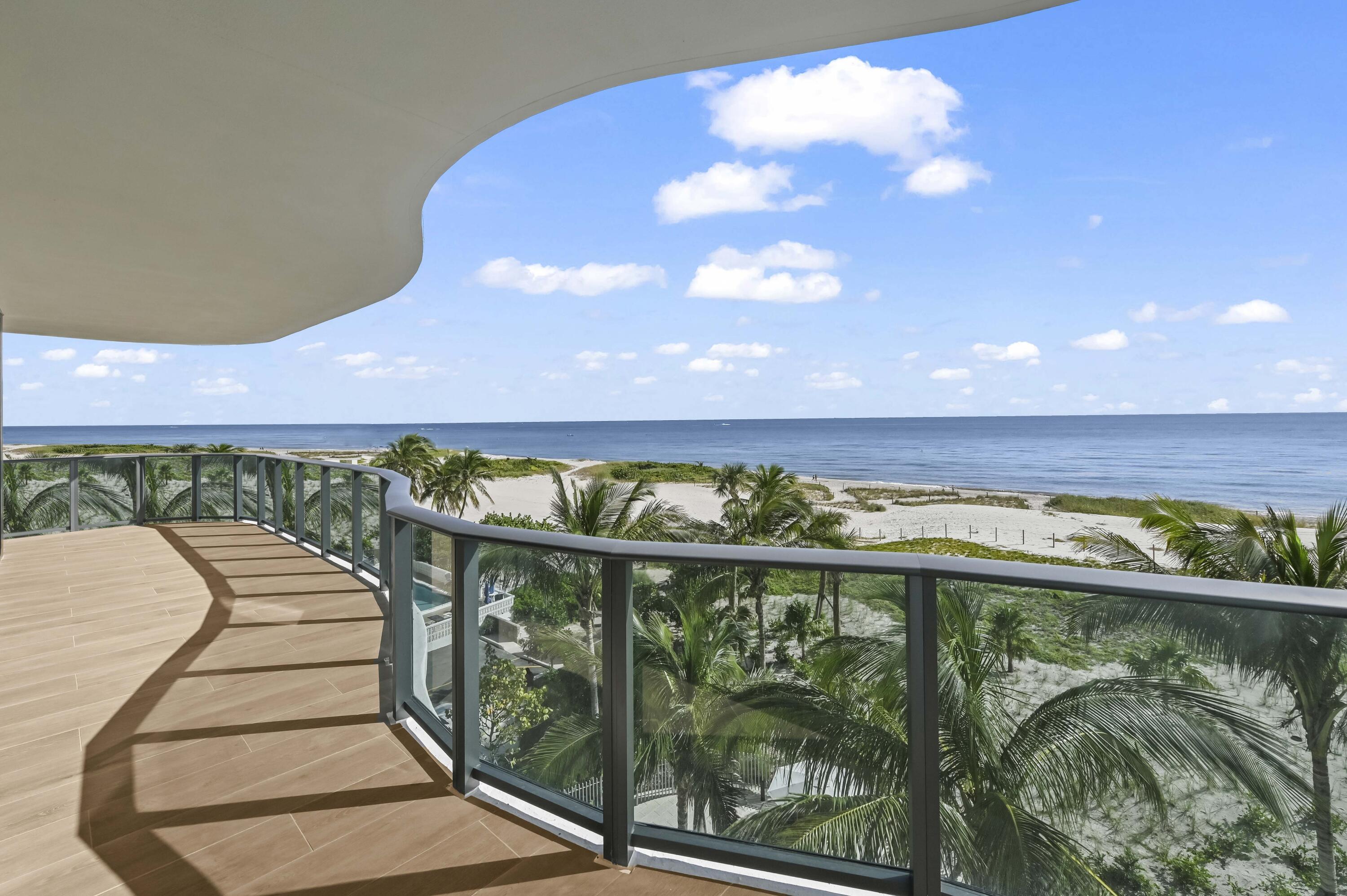 Image 3: 44 Balcony 08