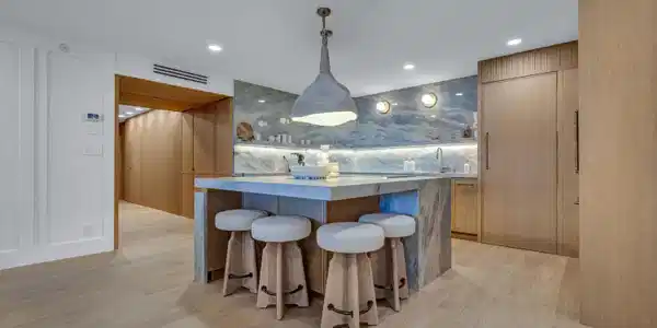 Image 4: Kitchen