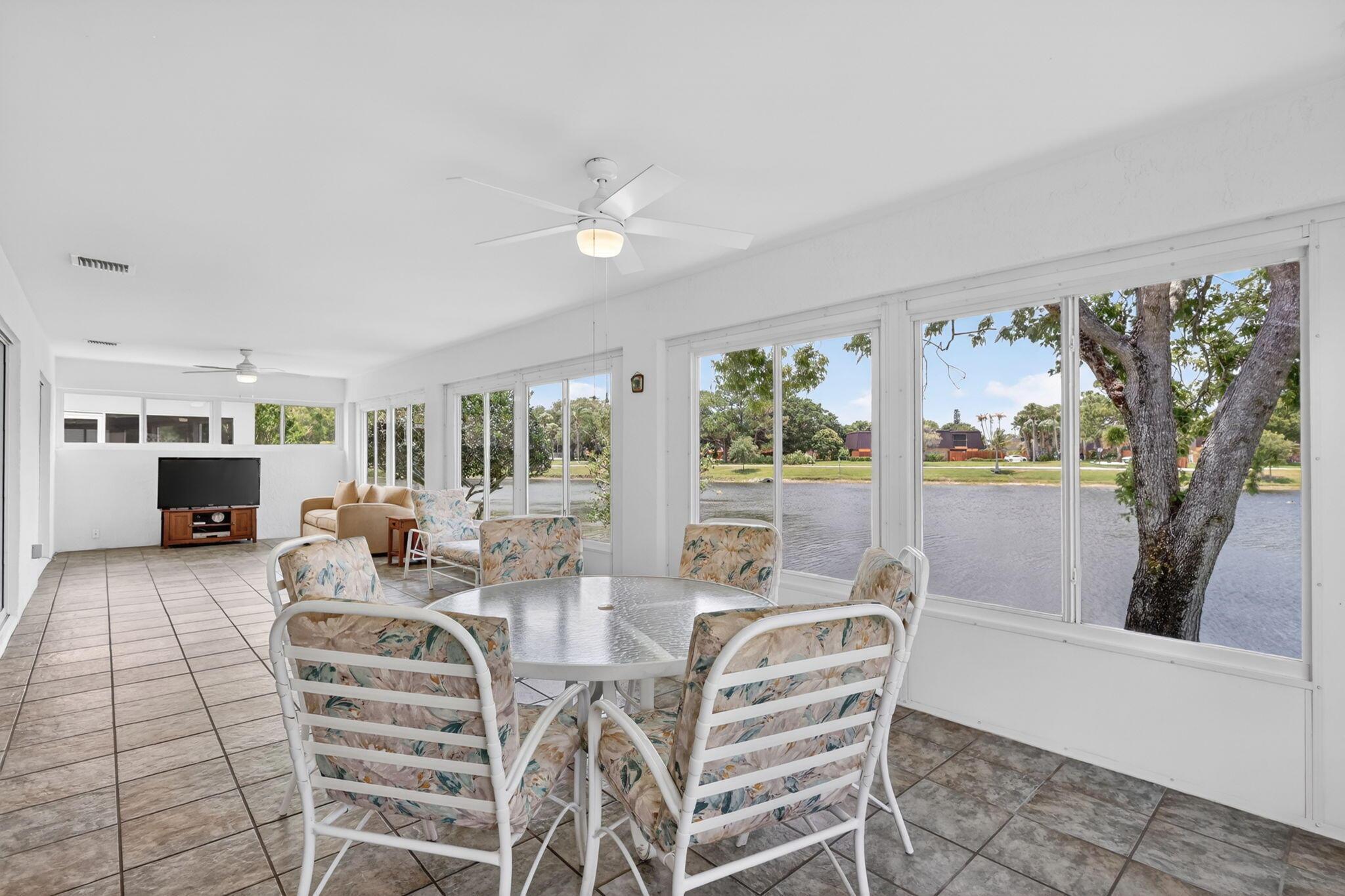 Image 4: Lanai Offers Lakeviews with AC
