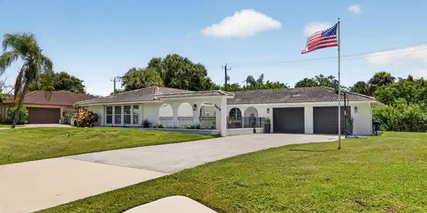Image 2: 3-web-or-mls-3A5A1801