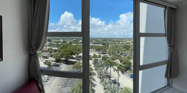 Image 2: 805 VISTA SUNROOM2