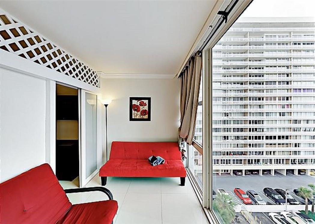 Image 3: floor to ceiling window