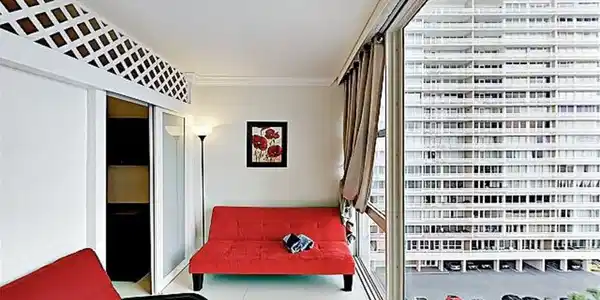 Image 3: floor to ceiling window