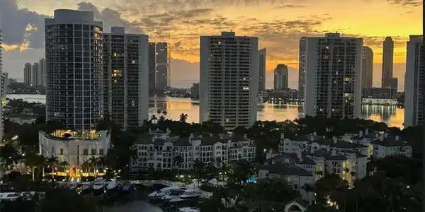 1000 W Island Blvd
