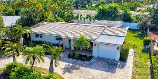 2220 NE 34th Court