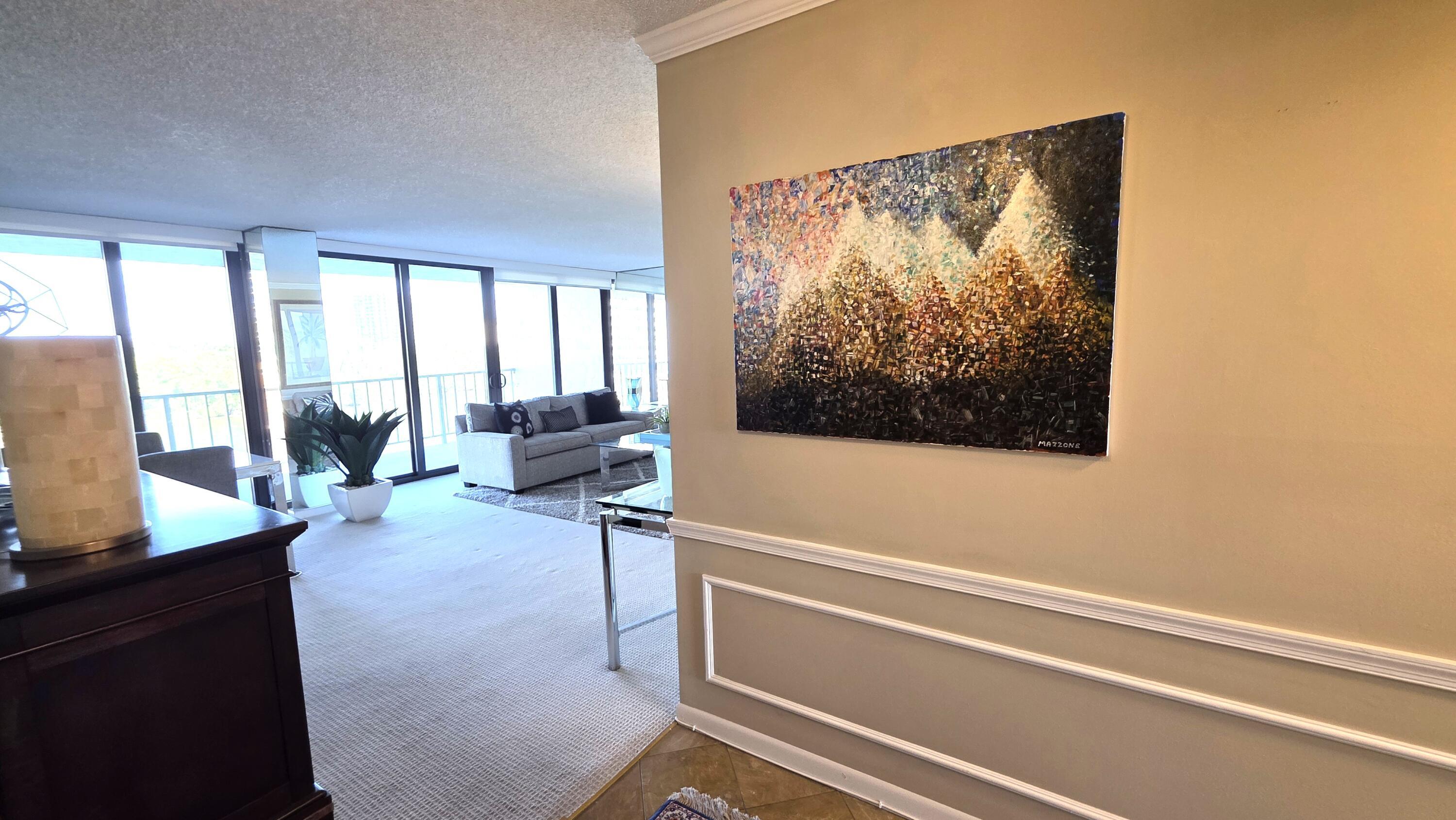 Image 4: Foyer