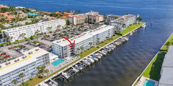 104 Paradise Harbour Boulevard