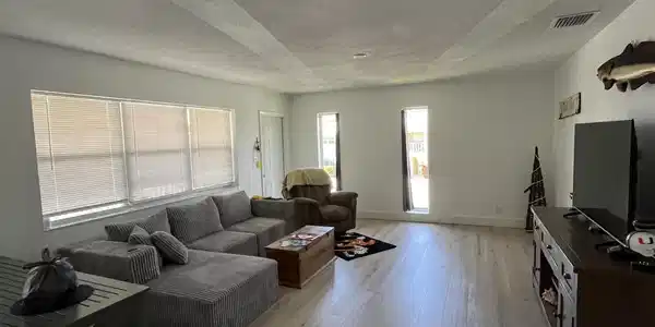 Image 4: living 2