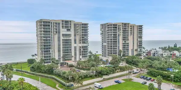 Image 2: Renaissance on the Ocean - North and South towers