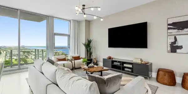 Image 2: 017-220LakeShoreDrive-2123-LakePark-FL-3