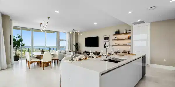 Image 4: 009-220LakeShoreDrive-2123-LakePark-FL-3