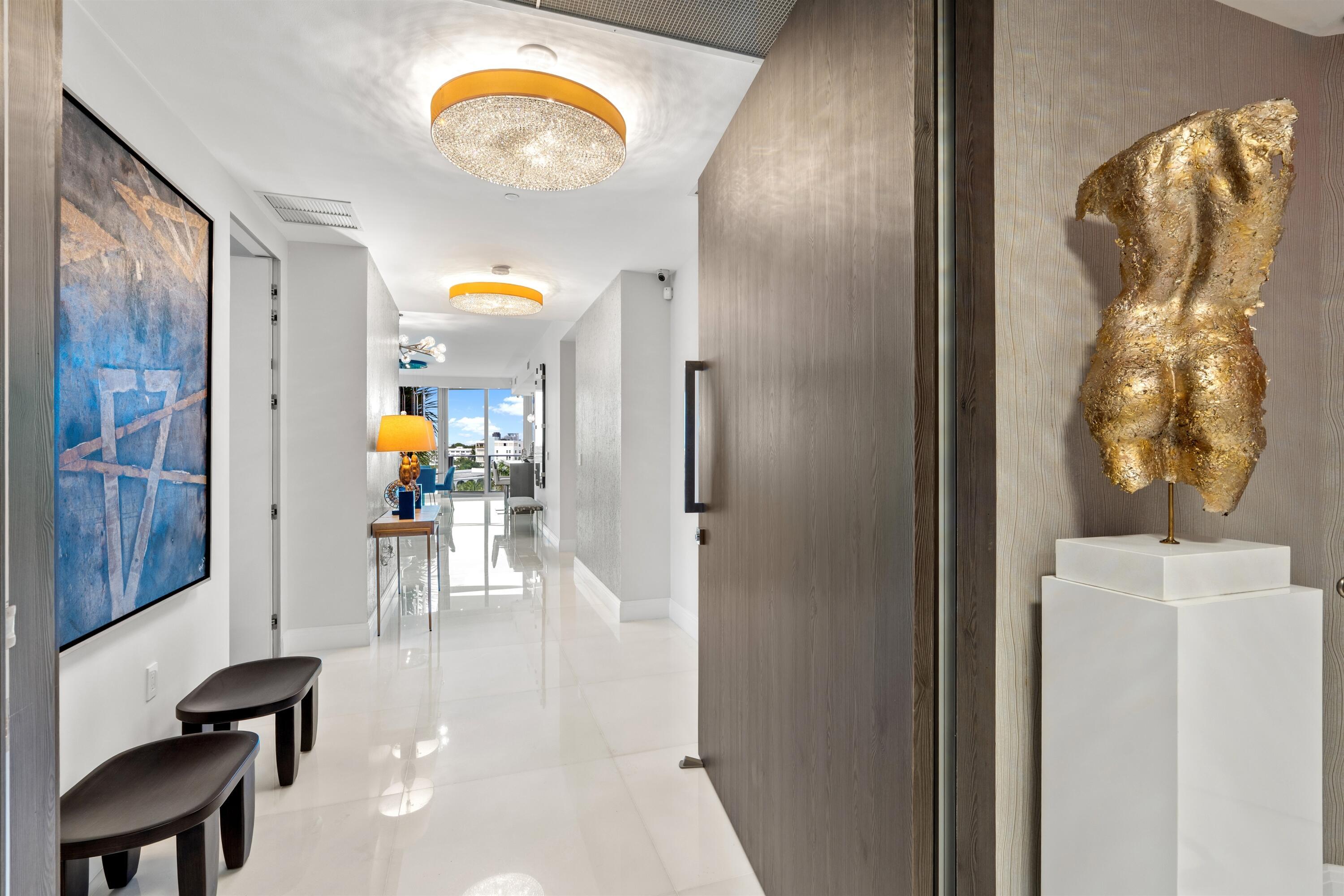Image 2: FOYER