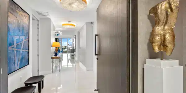 Image 2: FOYER