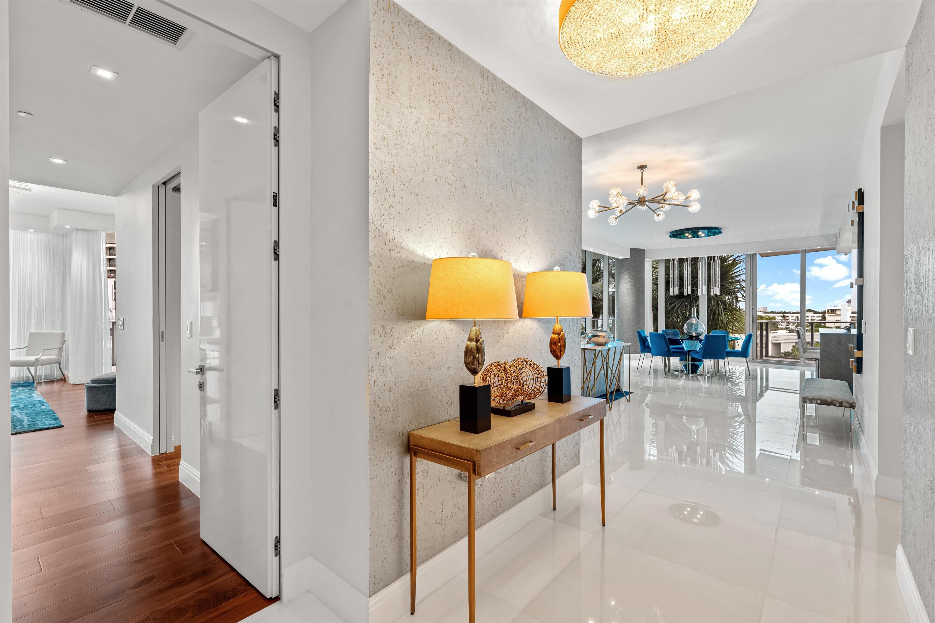 Image 3: FOYER_ANGLE