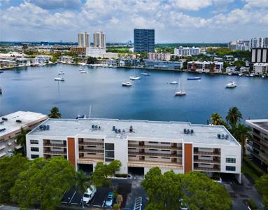 200 Golden Isles Dr