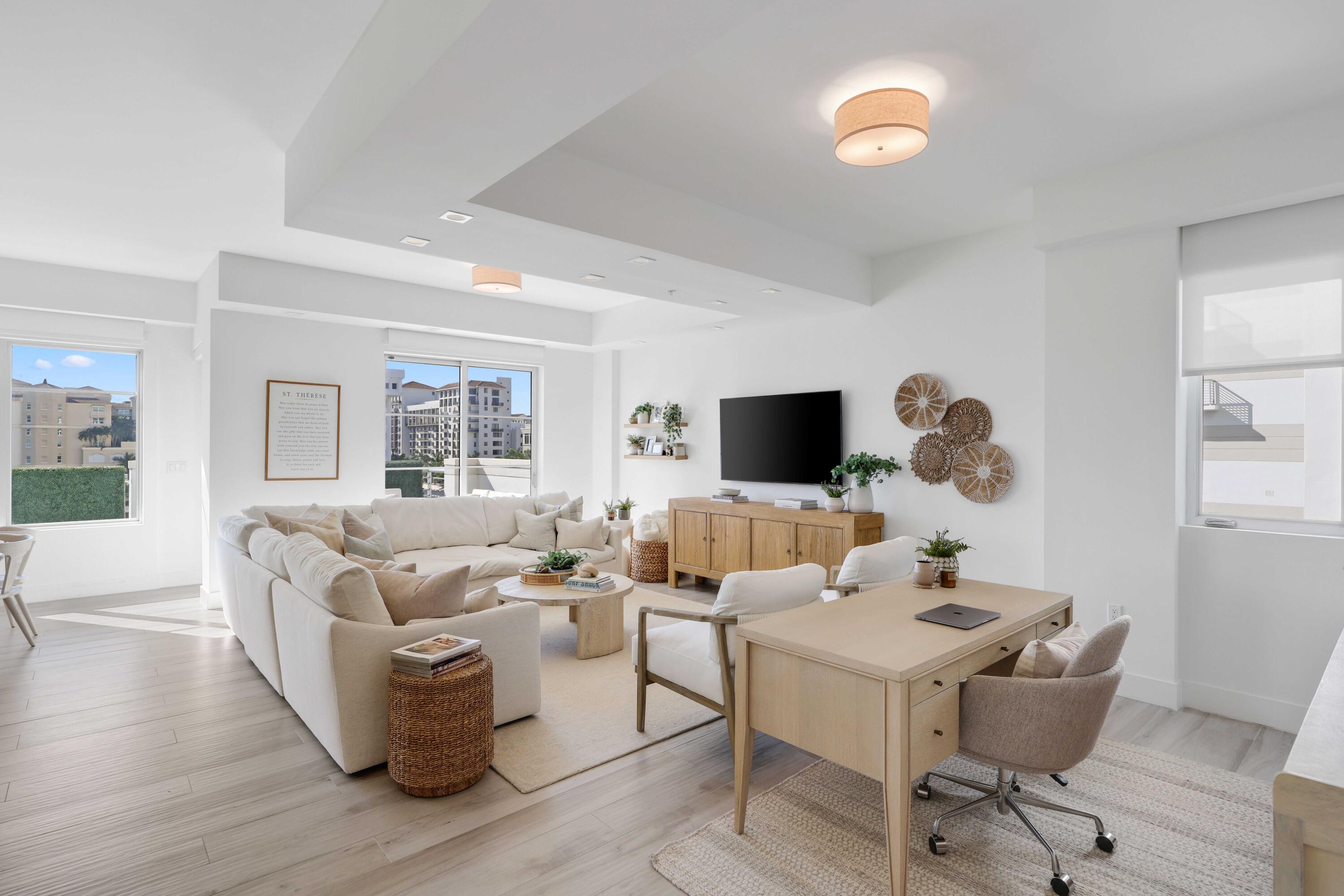 Image 4: Living Room