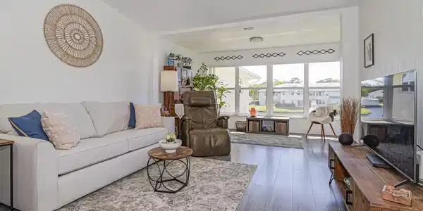 675 W Lake Jasmine Circle