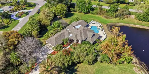 2400 NW Lakeridge Drive