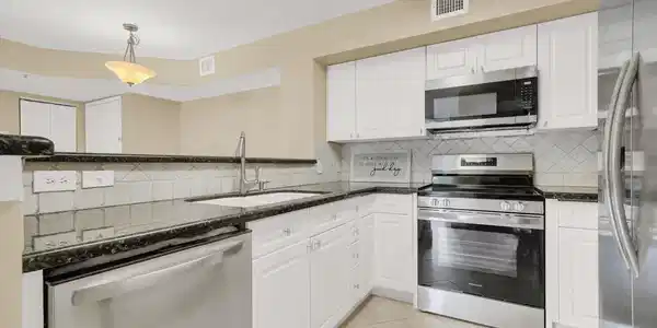 Image 3: Kitchen