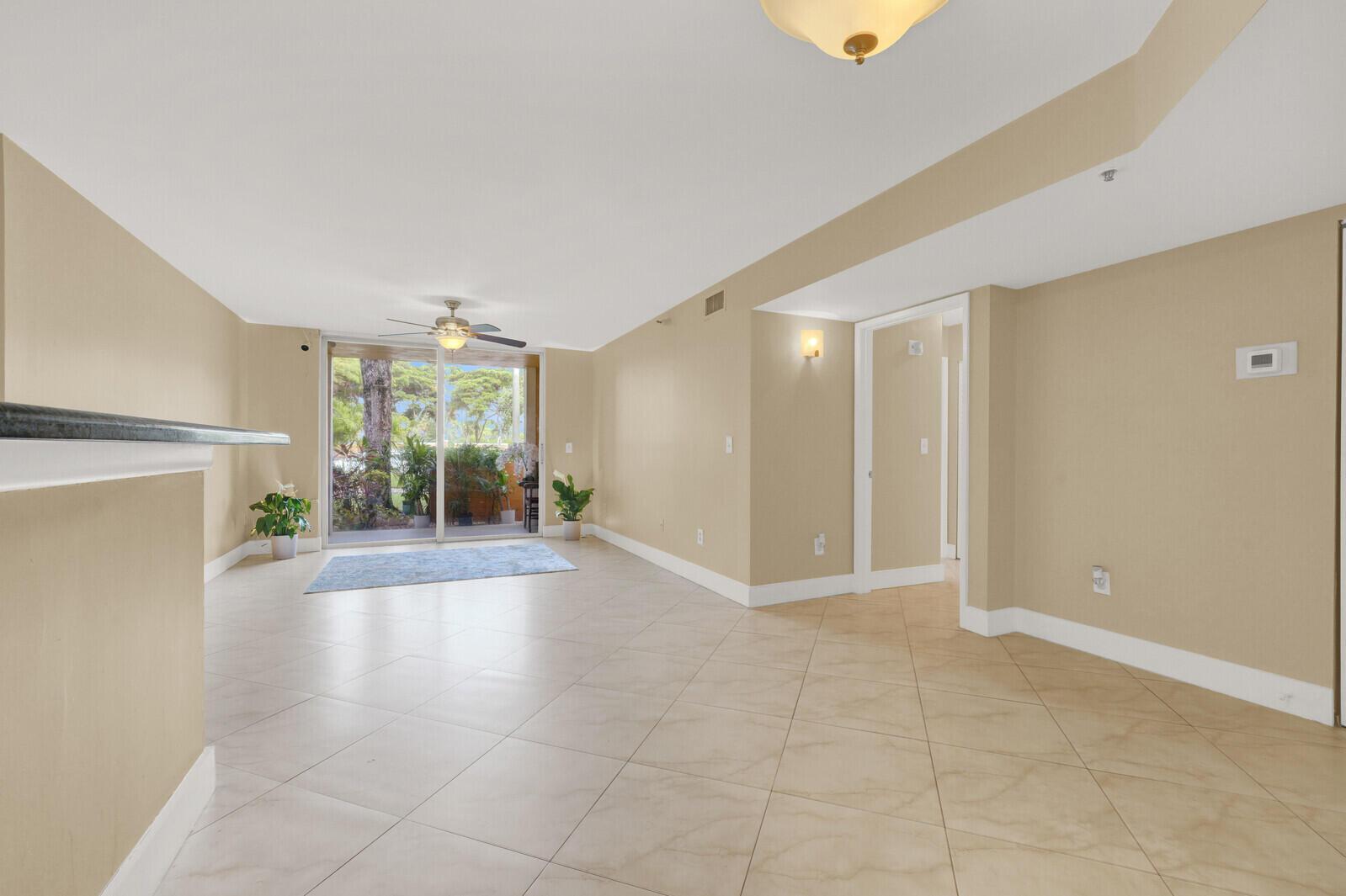 Image 4: Living/Dining Room