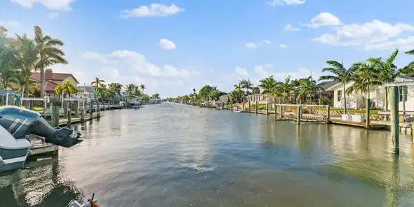 Image 4: 047-2611FlotillaTerrace-FortPierce-FL-34