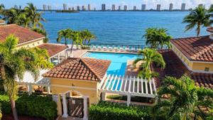 1105 Lake Shore Drive