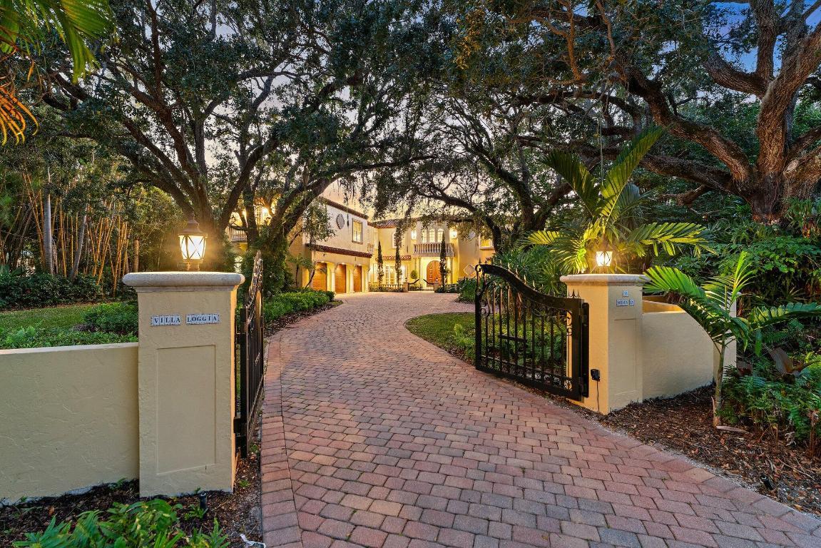 Image 2: 163-11WendyLn-Stuart-SMALL